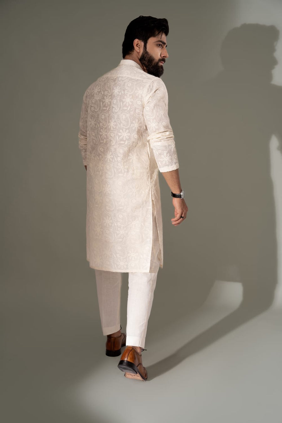 WHITE CHIKANKARI KURTA PAJAMA