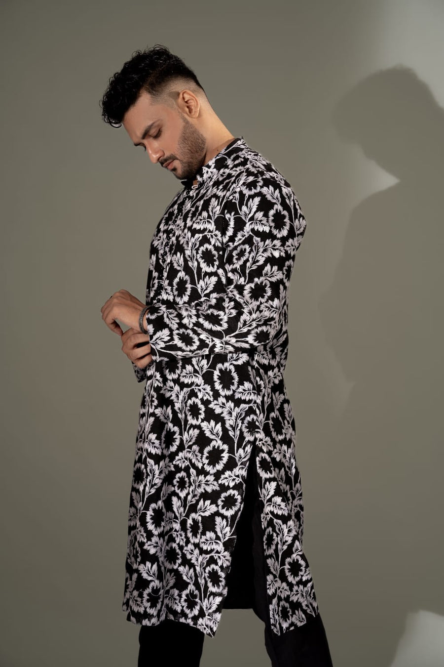 BLACK EMBROIDERED KURTA PAJAMA