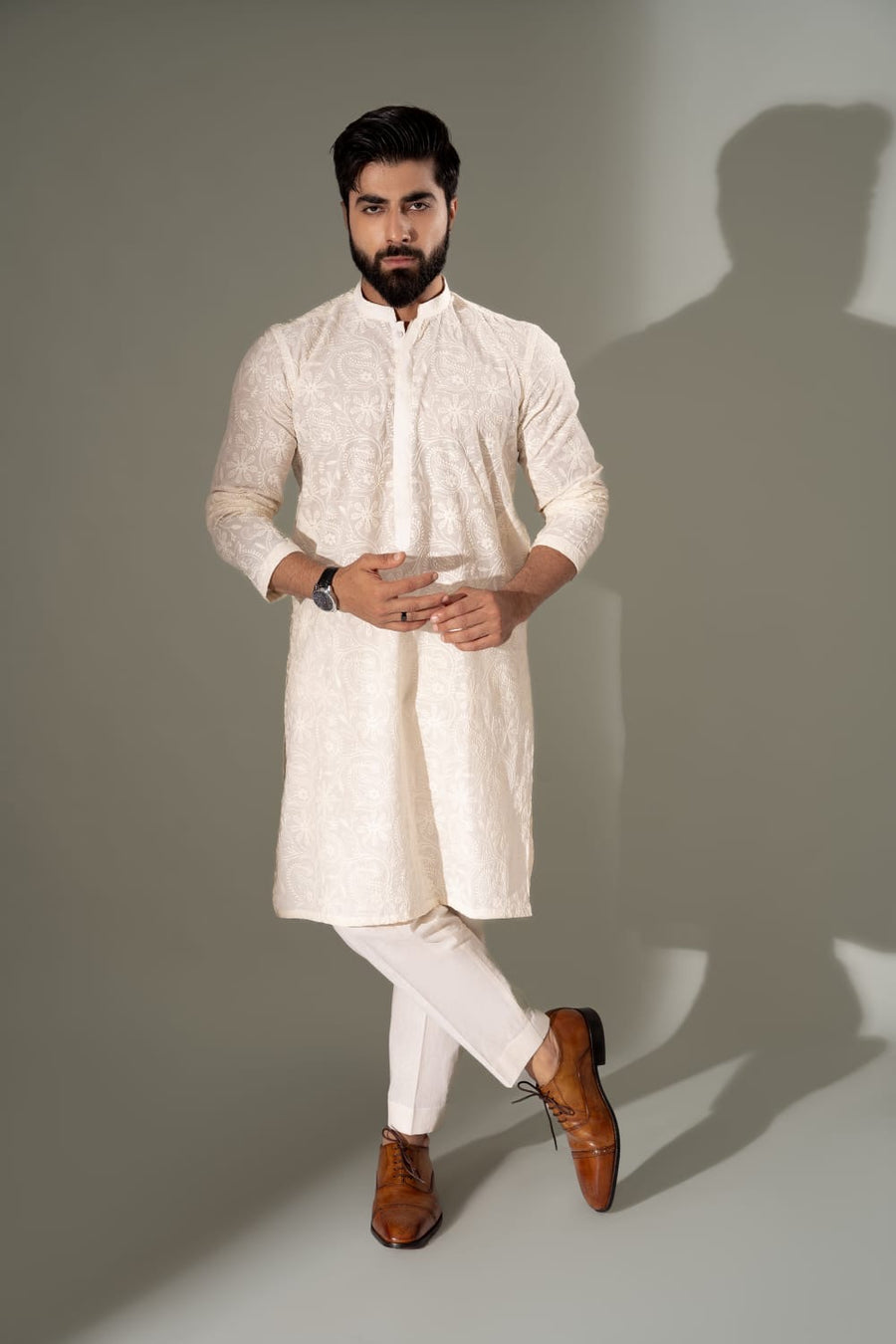 WHITE CHIKANKARI KURTA PAJAMA