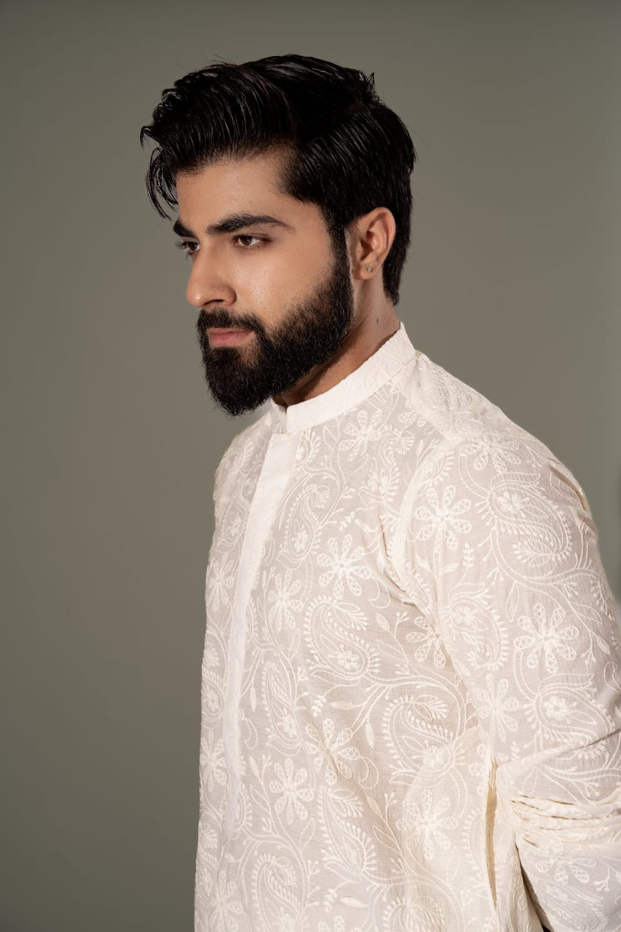 WHITE CHIKANKARI KURTA PAJAMA