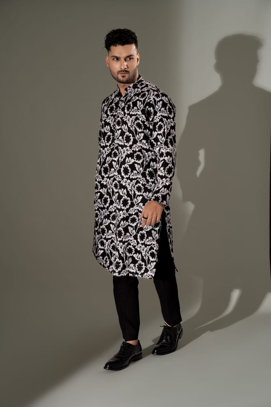 BLACK EMBROIDERED KURTA PAJAMA