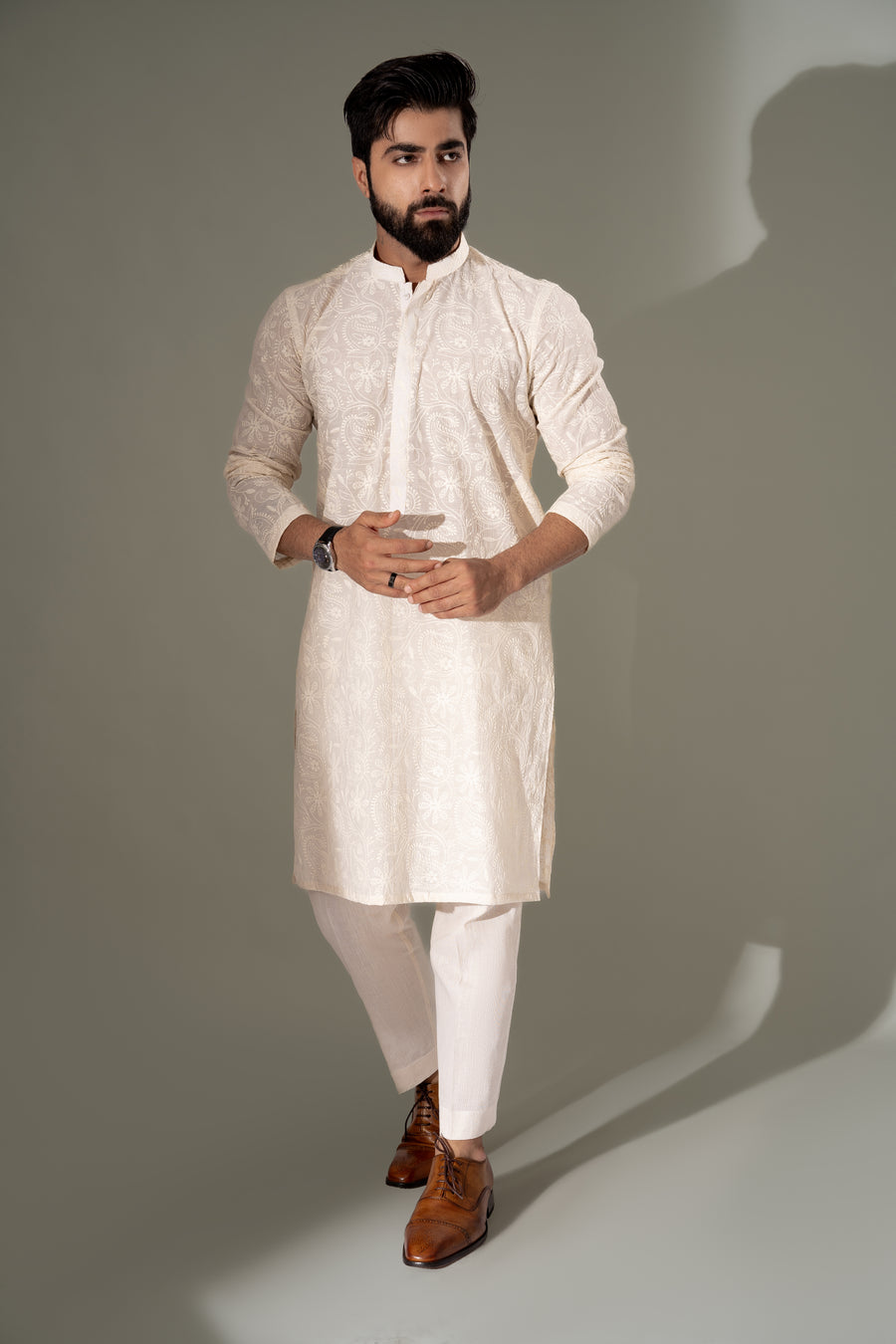 WHITE CHIKANKARI KURTA PAJAMA