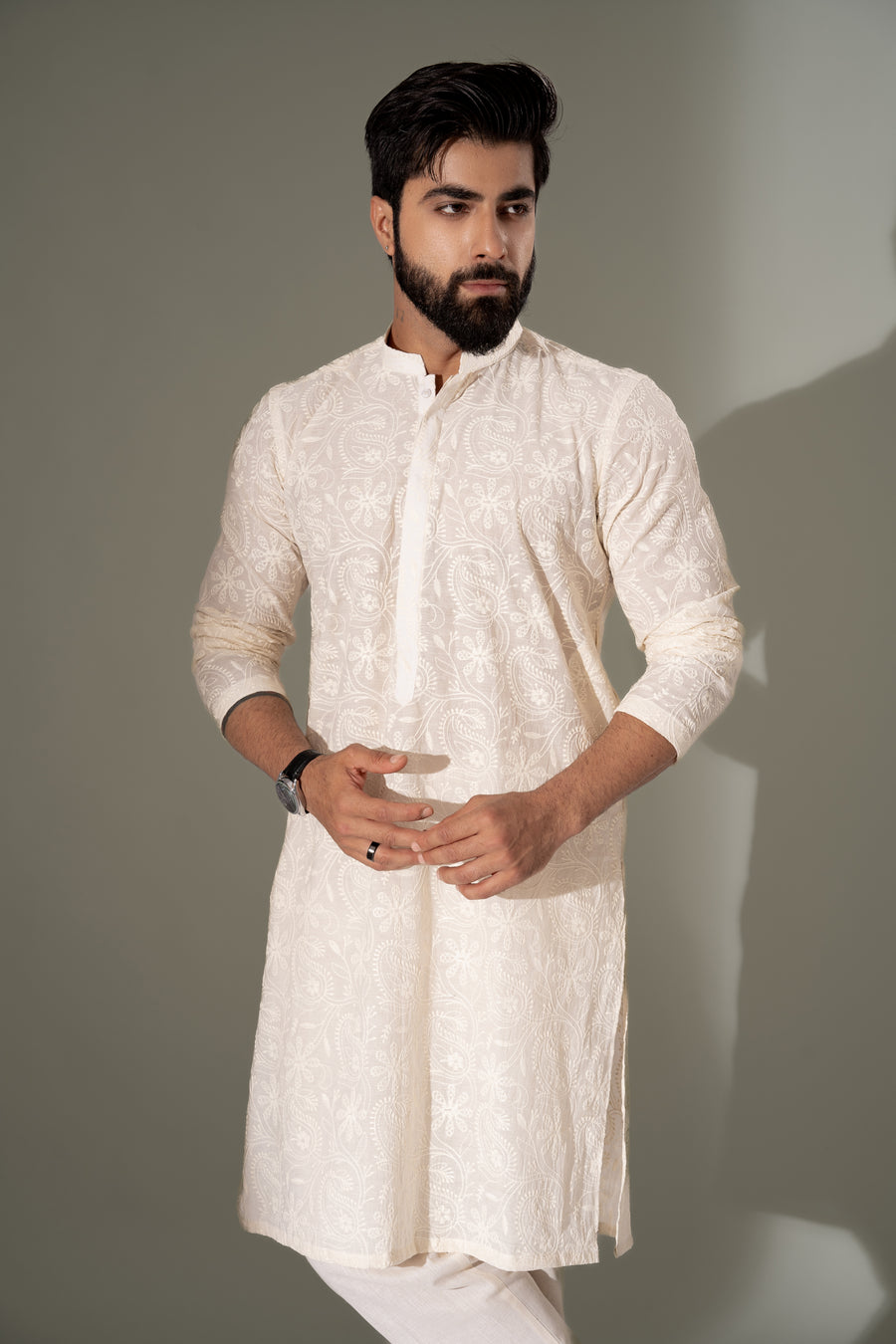 WHITE CHIKANKARI KURTA PAJAMA