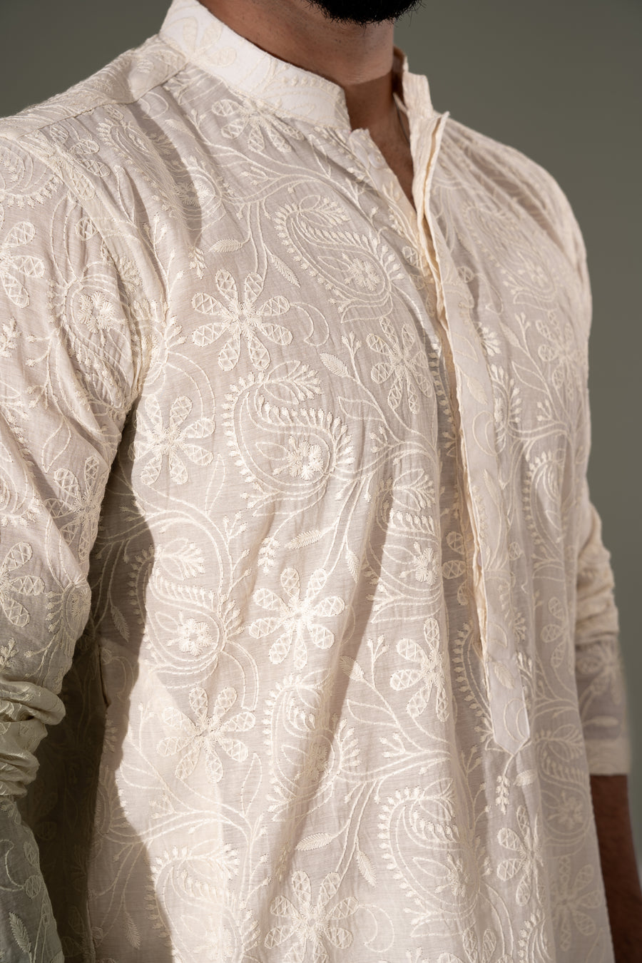 WHITE CHIKANKARI KURTA PAJAMA