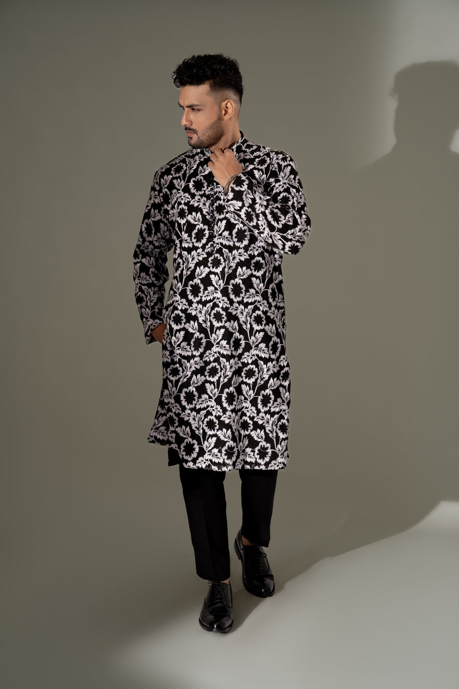 BLACK EMBROIDERED KURTA PAJAMA